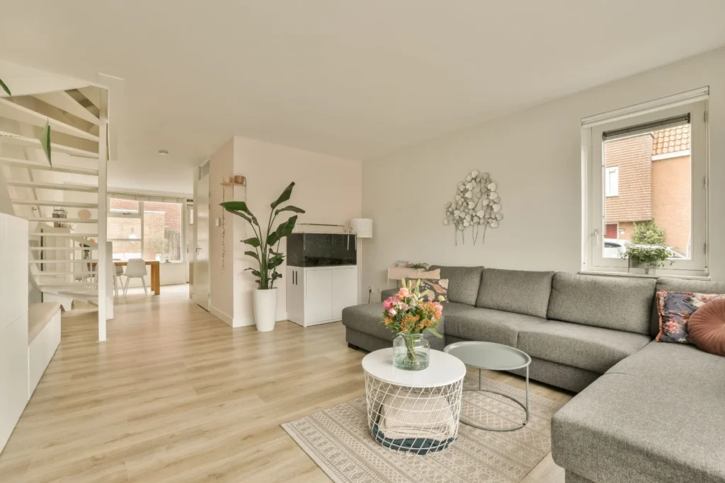 Alex floor center gallery 001+(4) 1920w